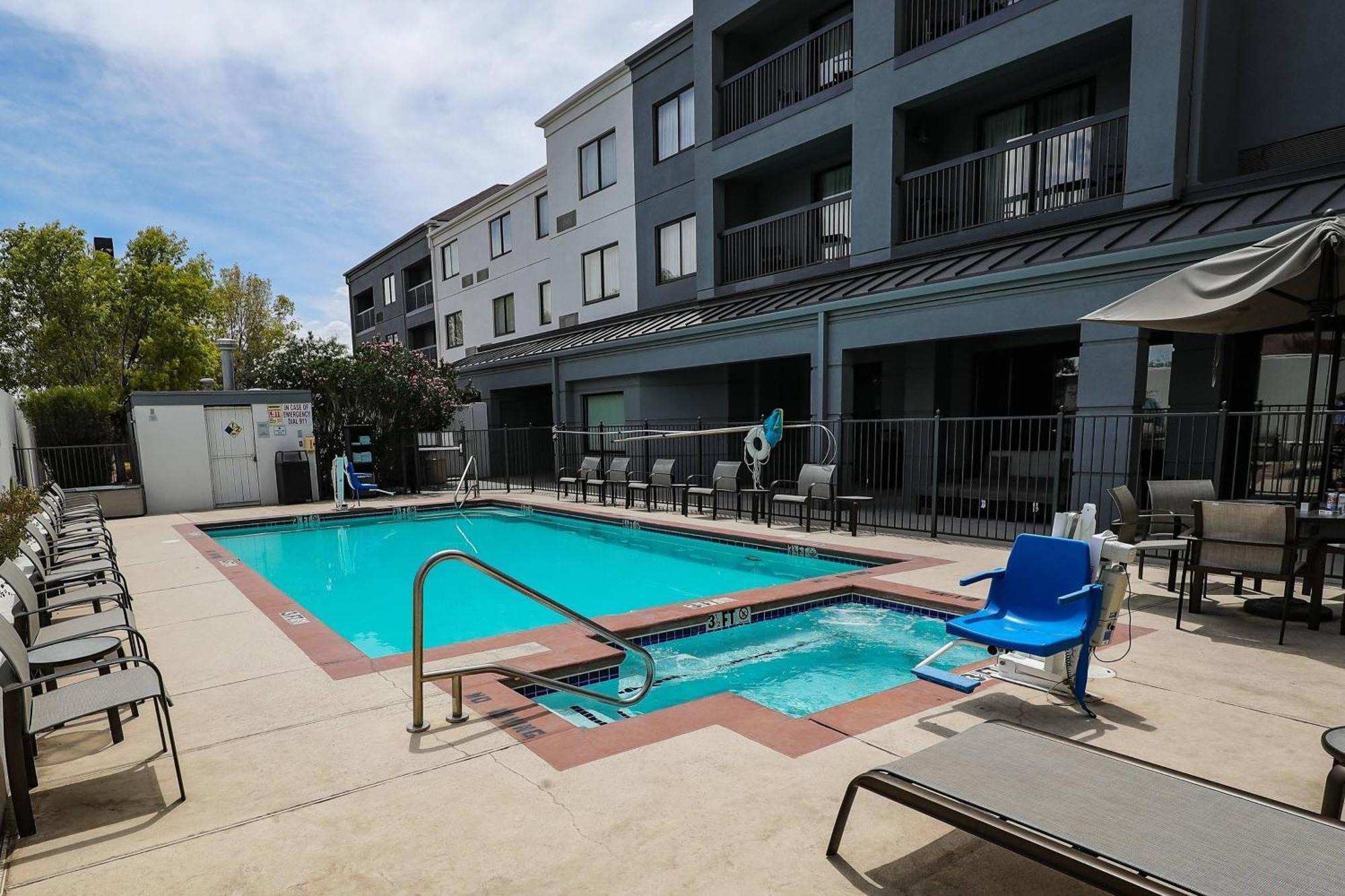 Courtyard El Paso Airport Hotel Exterior photo