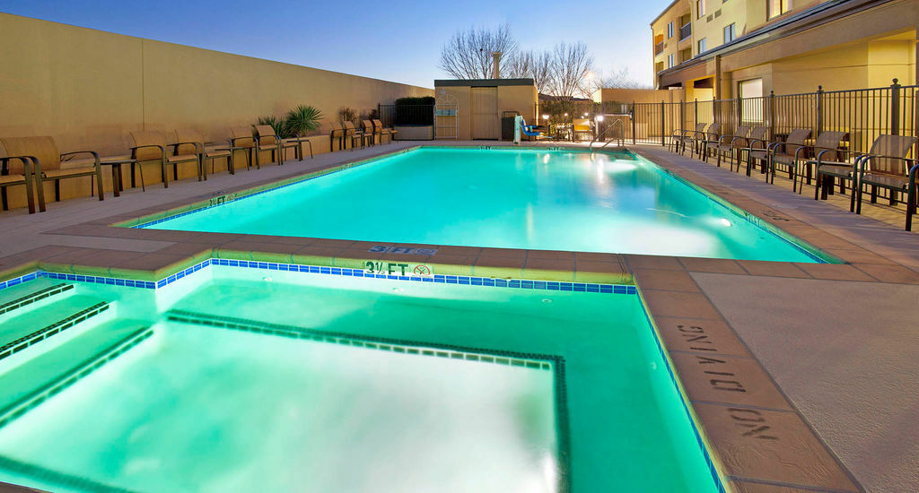 Courtyard El Paso Airport Hotel Exterior photo